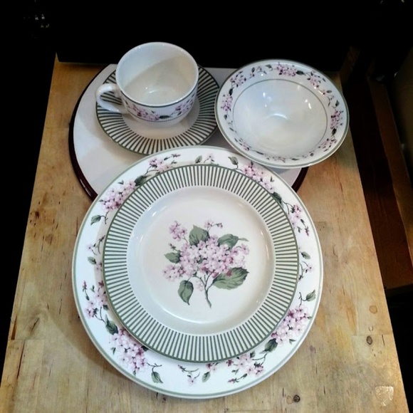 Complete Dinnerware Set "Pink Hydrangea" by MSE - Picture 2 of 8